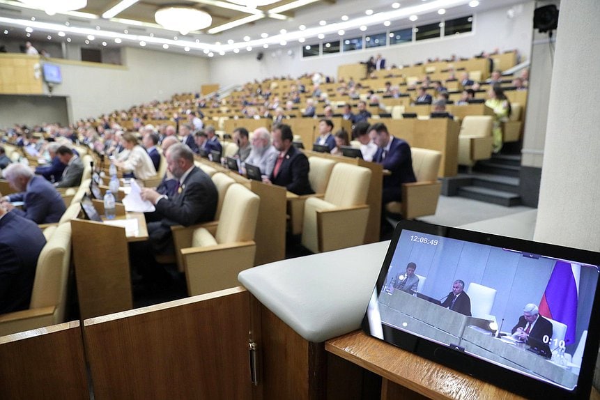 Госдума приняла в первом чтении законопроект о наделении гражданских лиц, привлеченных к выполнению задач СВО, статусом ветеранов боевых действий