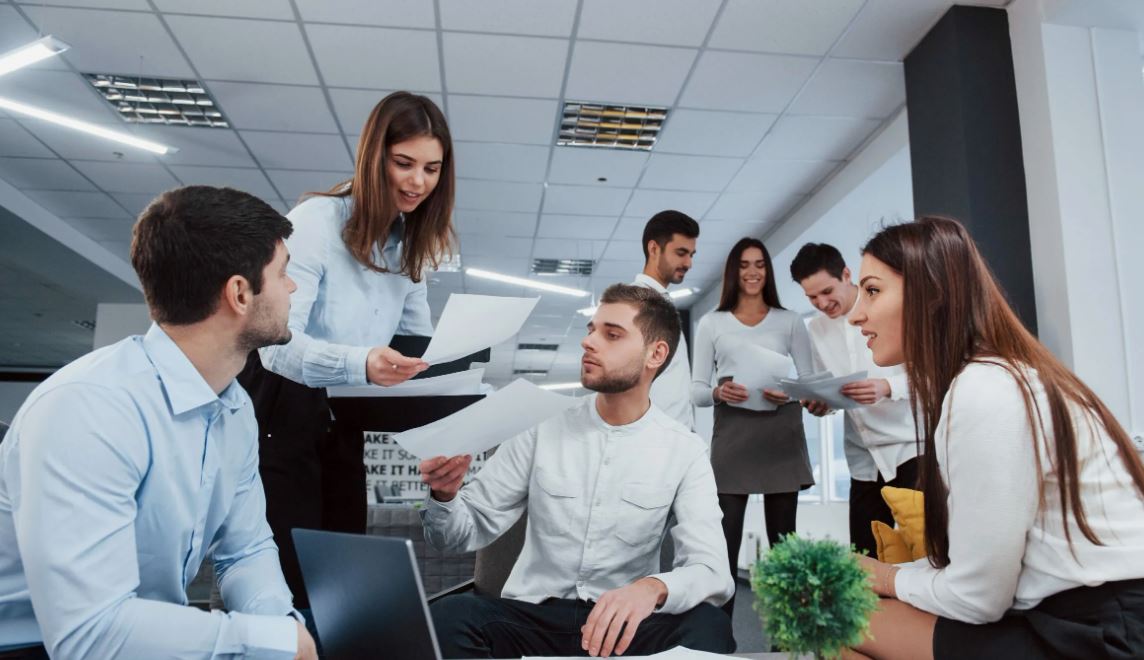 Принцип статусности: ключ к порядку в рабочем коллективе