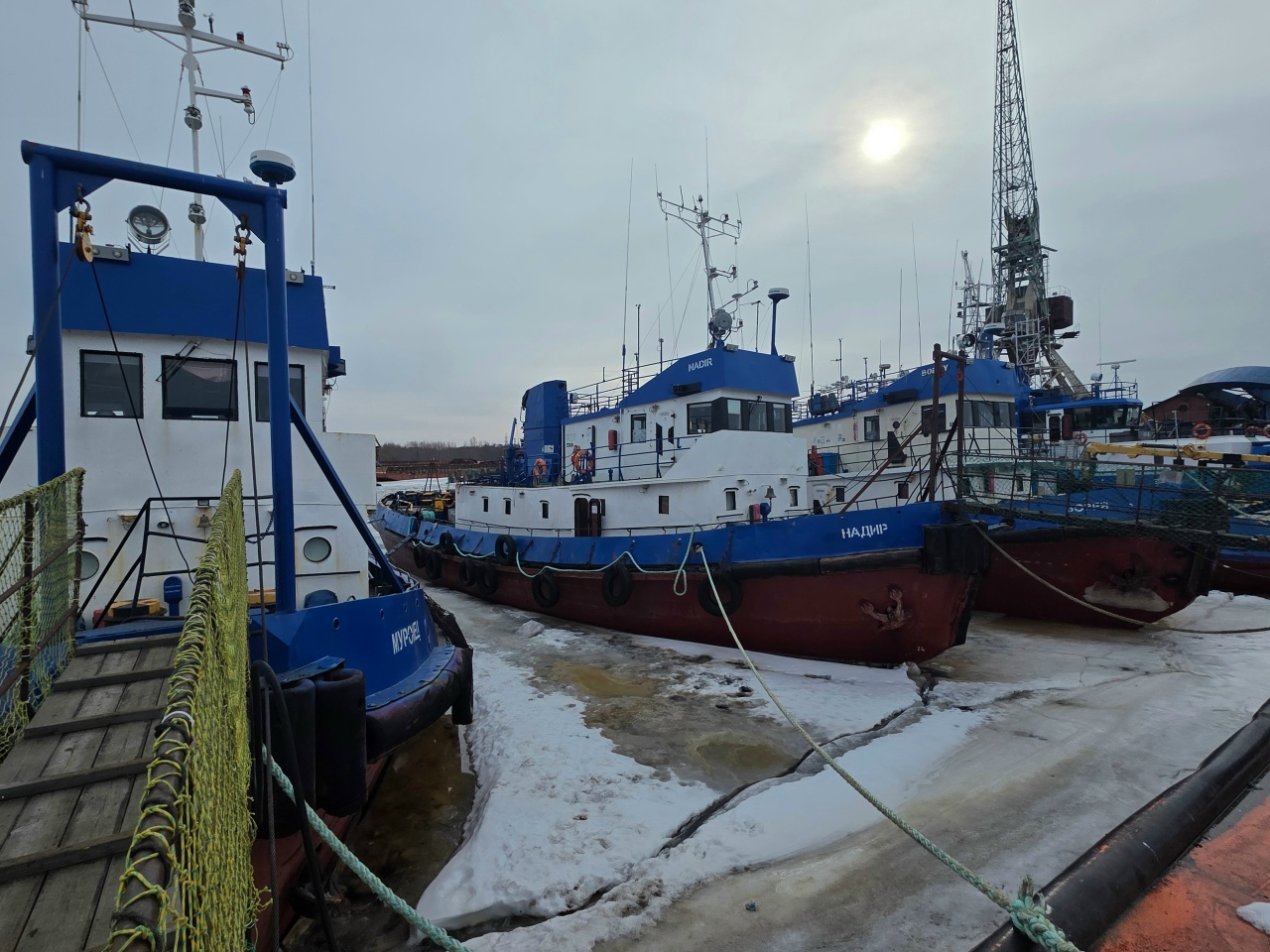 В Архангельске завершается сезон ледовых переправ: Кегостров переходит на буксиры