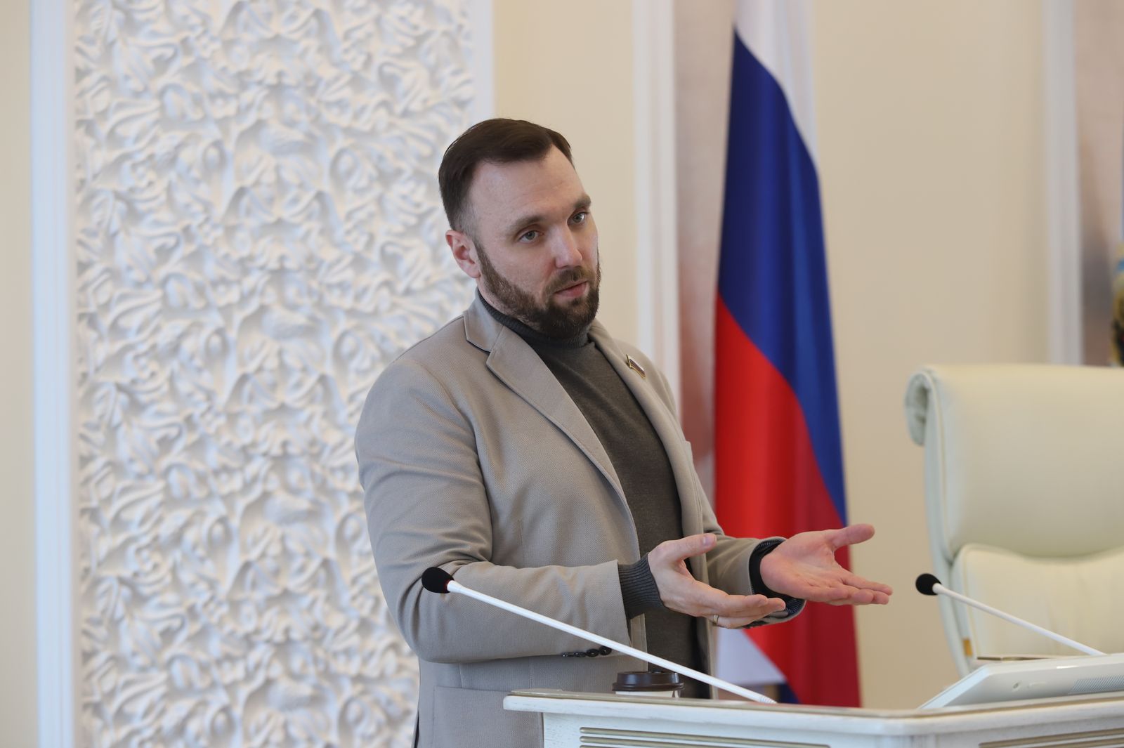 Парламентарий Губанов провёл разговор со школьниками о главном