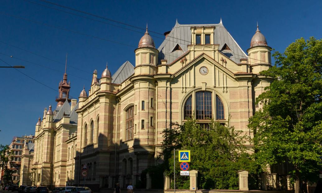 Учёные ЛЭТИ представили инновационный глазной протез с Bluetooth